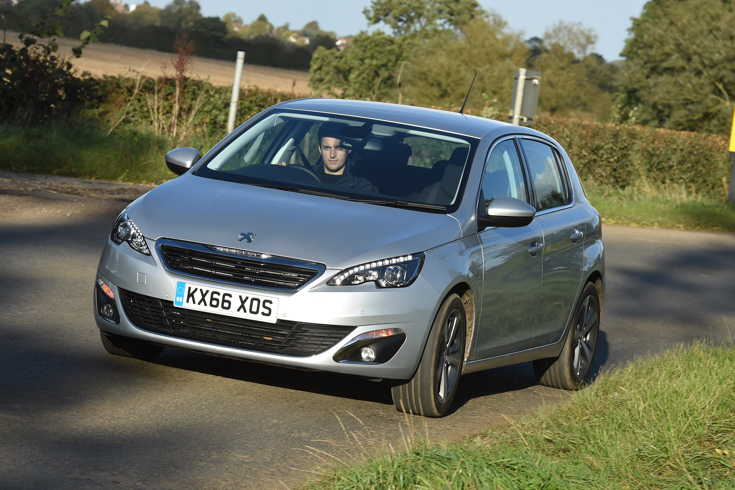 Peugeot 308 - front action