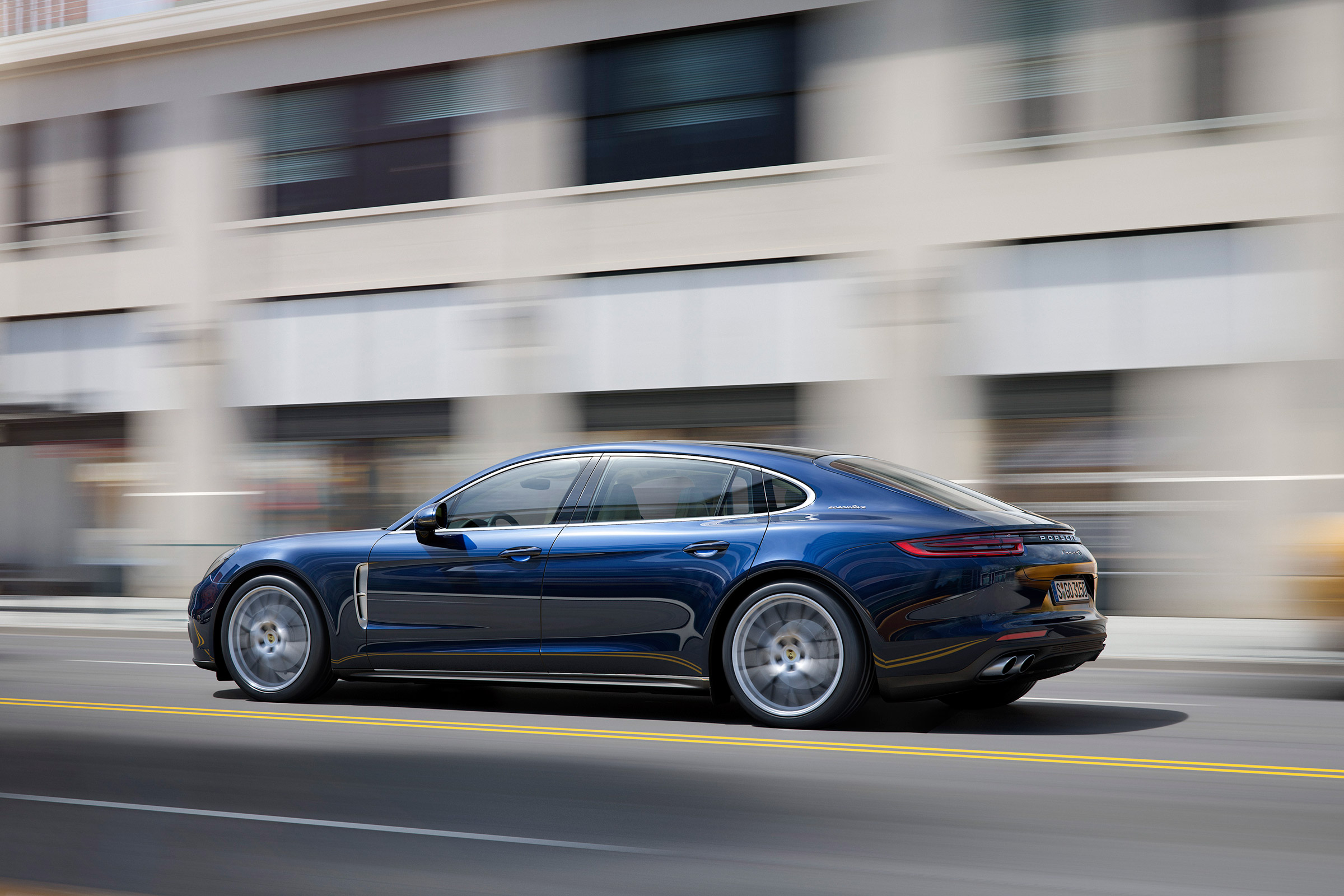 Porsche Panamera long-wheelbase - side