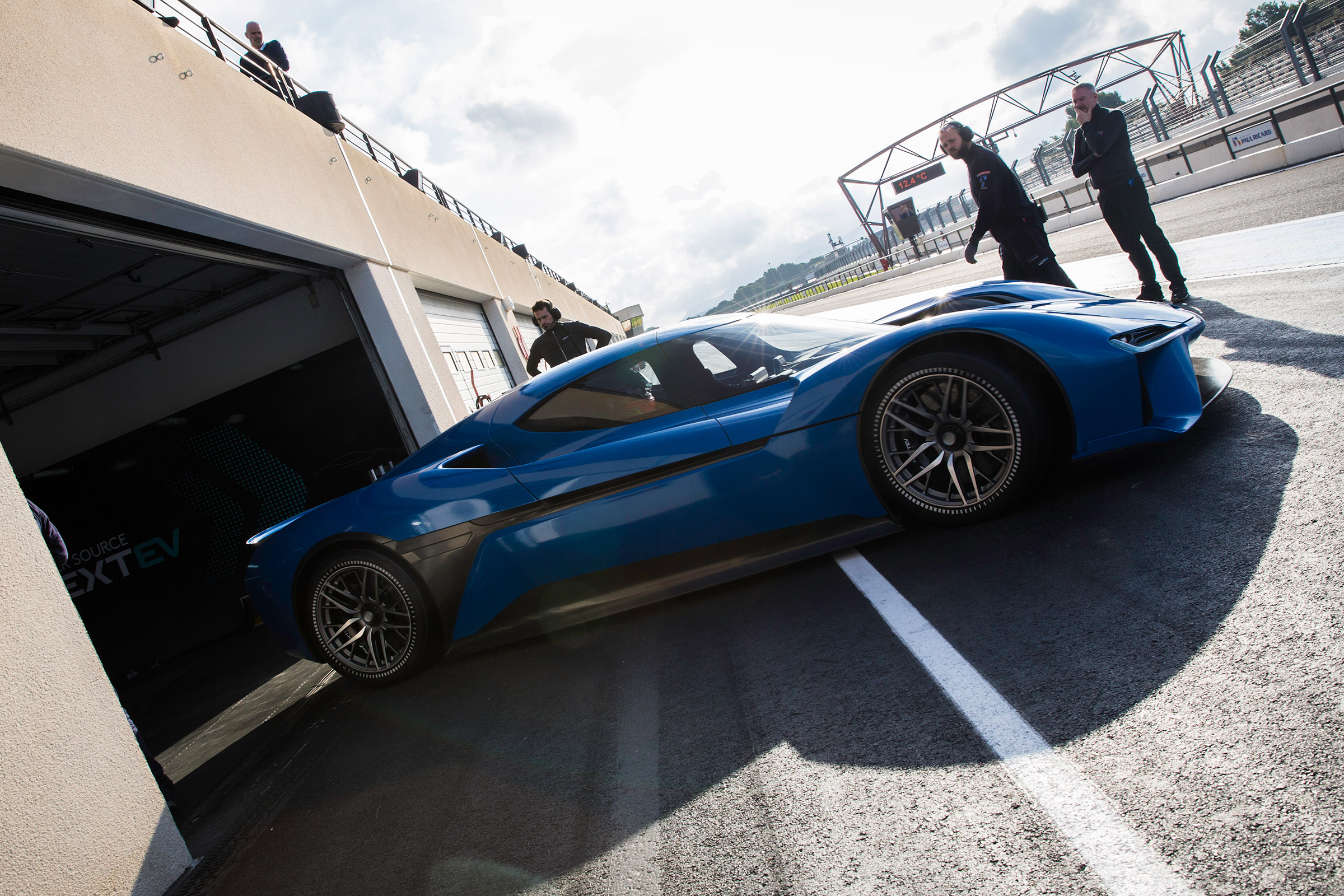NextEV NIO EP9 electric hypercar - Paul Ricard pits