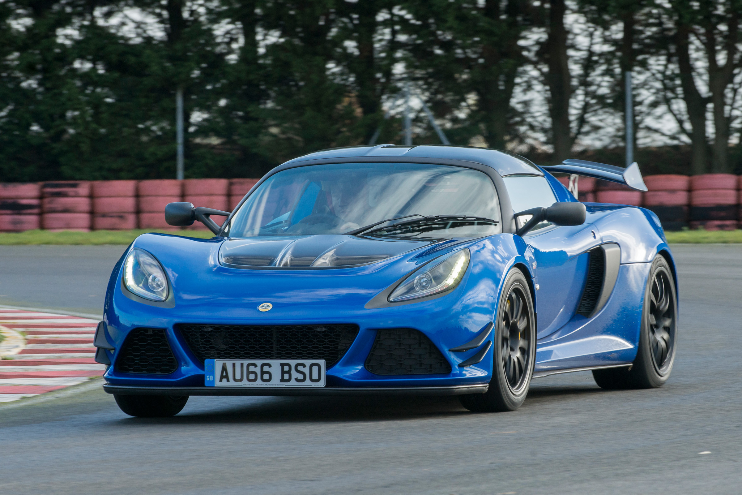Lotus Exige Sport 380 - front cornering 2