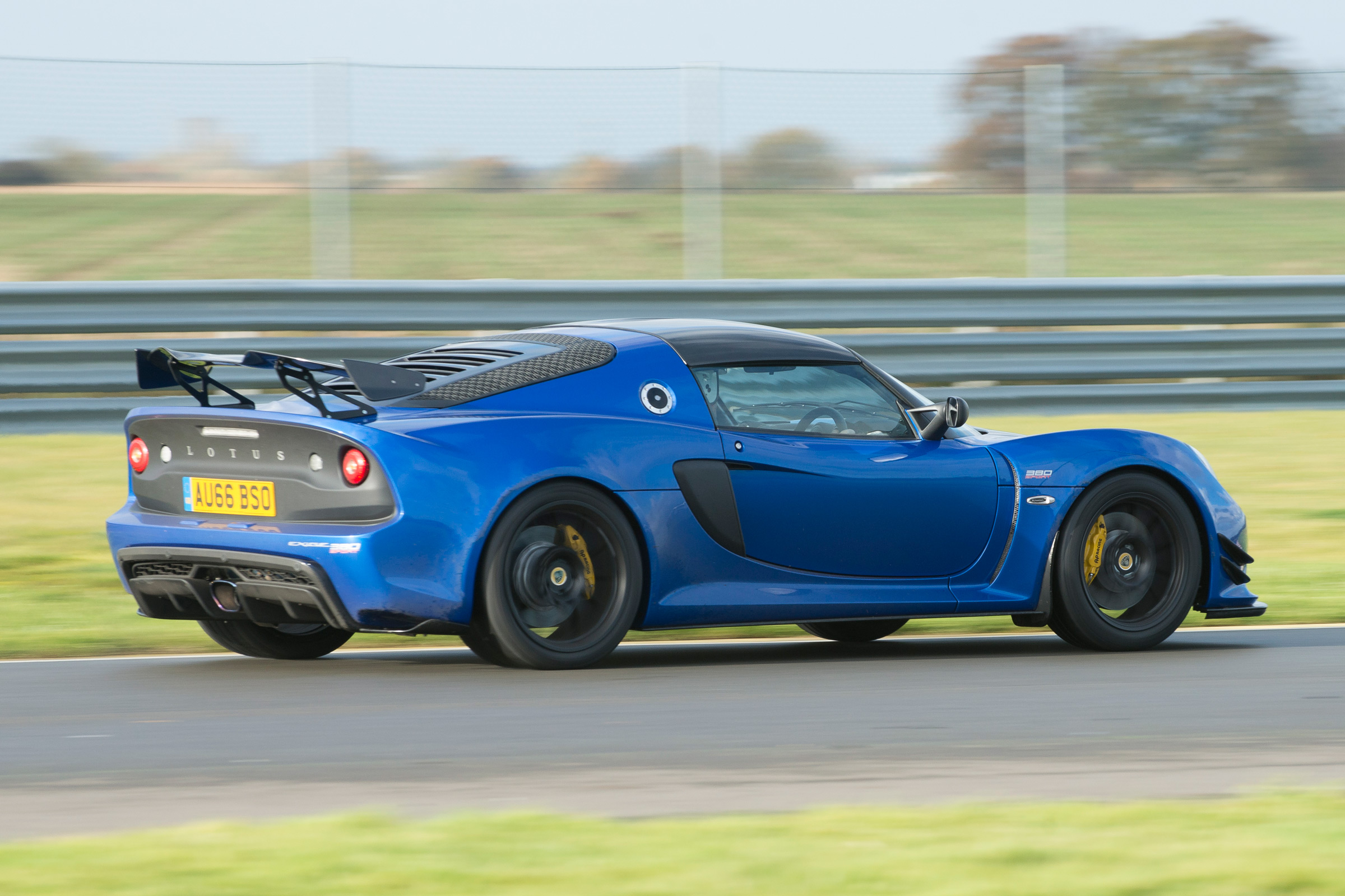 Lotus Exige Sport 380 - rear tracking
