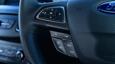 Ford Focus ST-Line - steering wheel detail