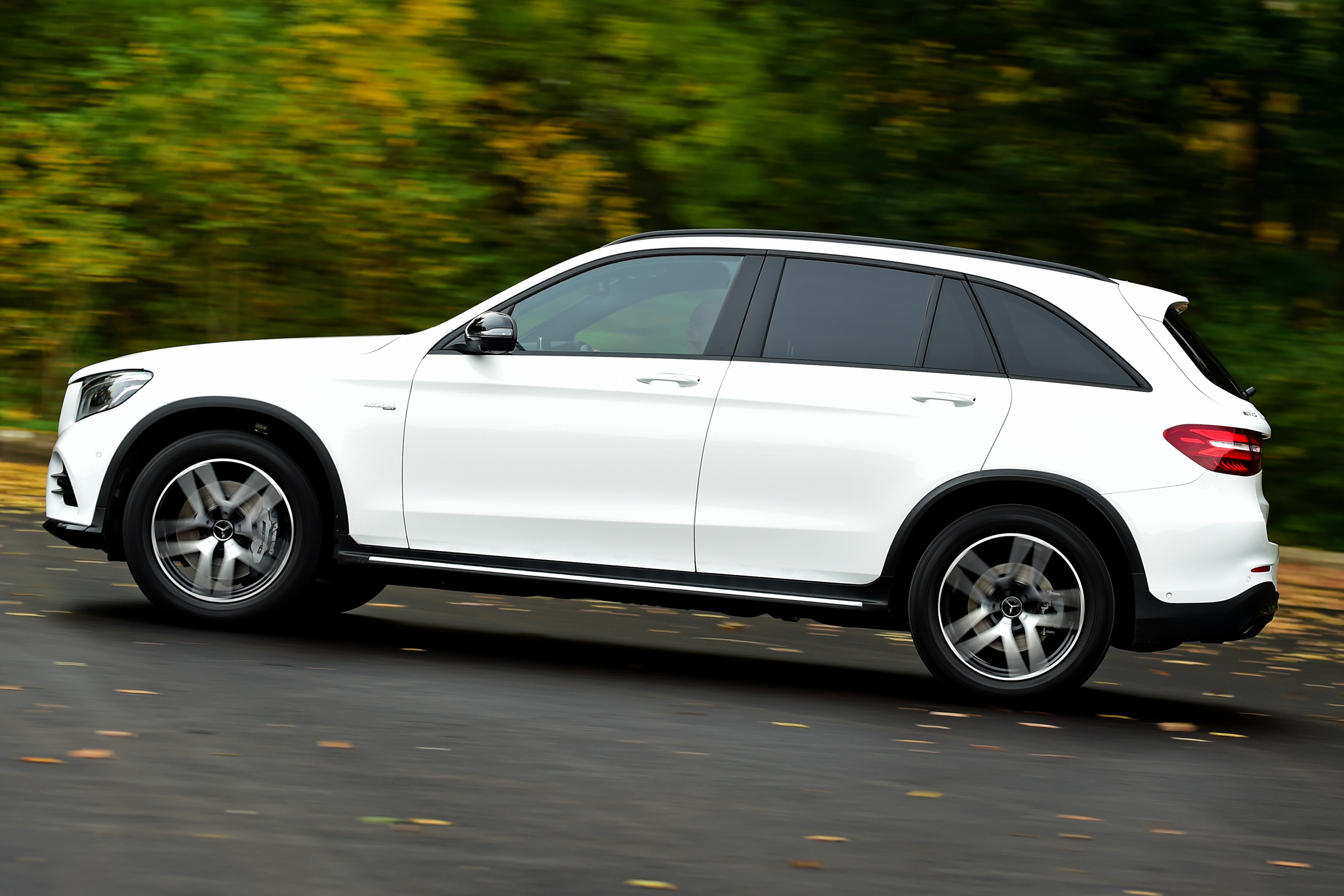 Mercedes-AMG GLC 43 - side tracking