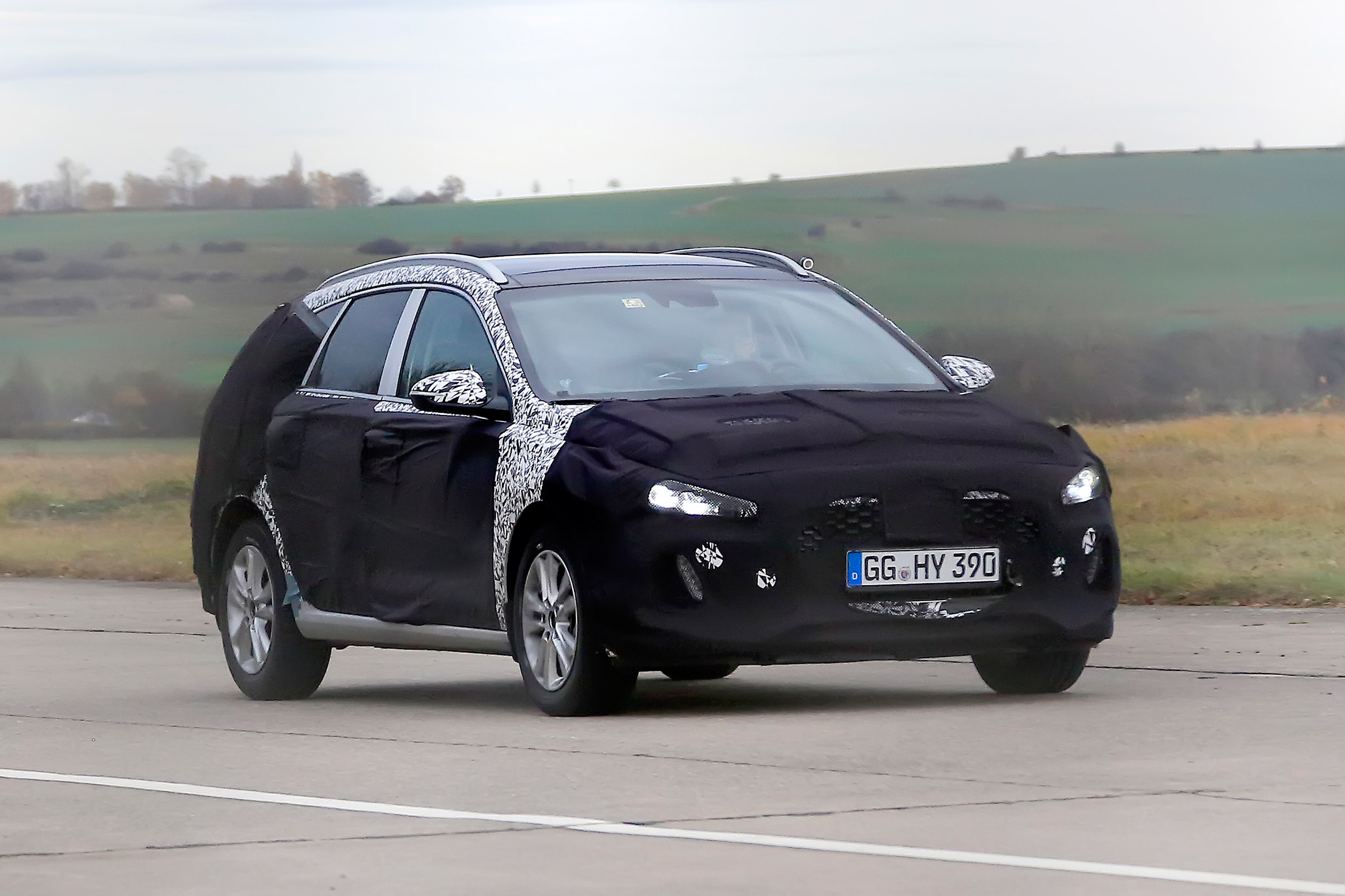 Hyundai i30 estate spy shots