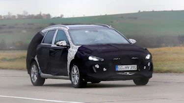 Hyundai i30 estate spy shots