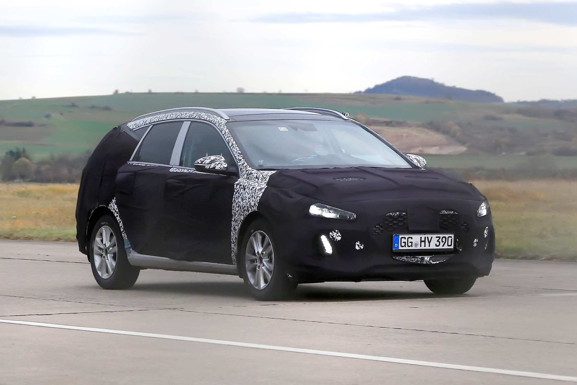Hyundai i30 estate spy shots