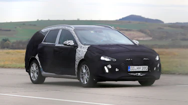 Hyundai i30 estate spy shots