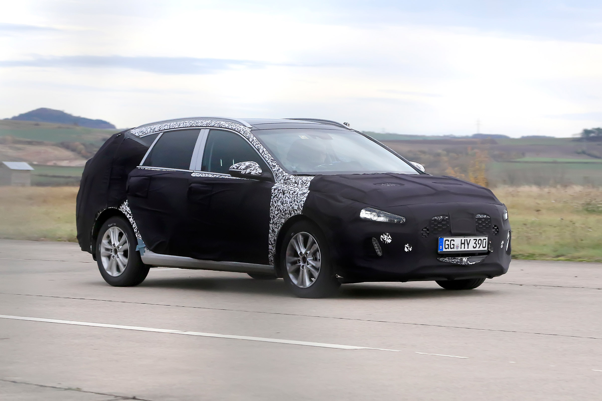 Hyundai i30 estate spy shots