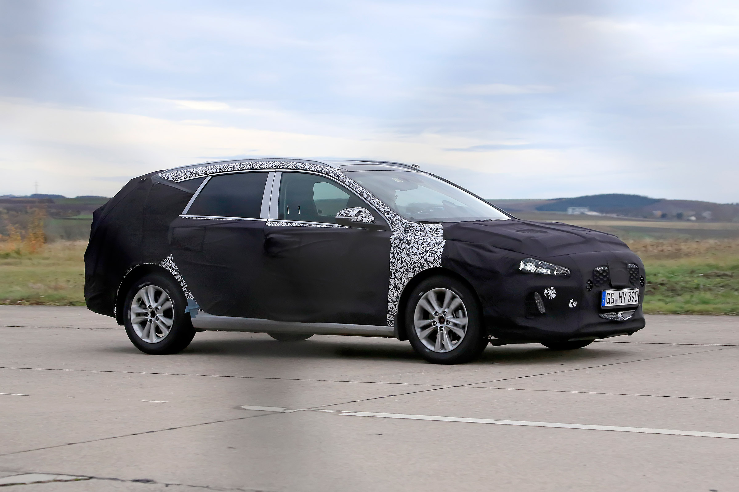 Hyundai i30 estate spy shots