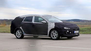 Hyundai i30 estate spy shots