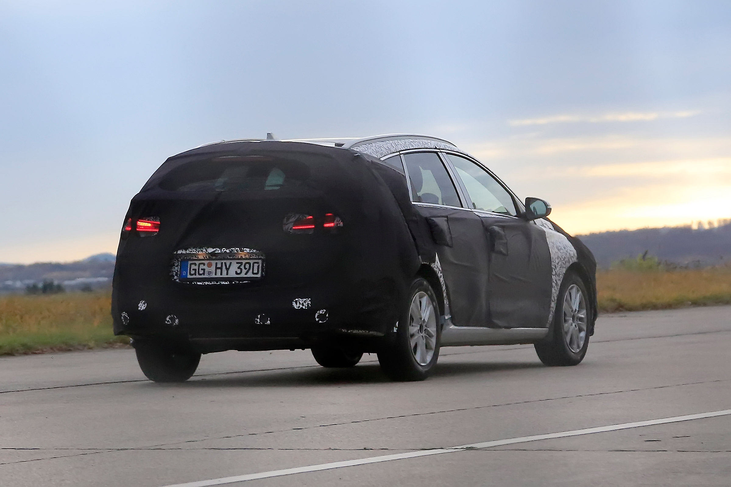 Hyundai i30 estate spy shots