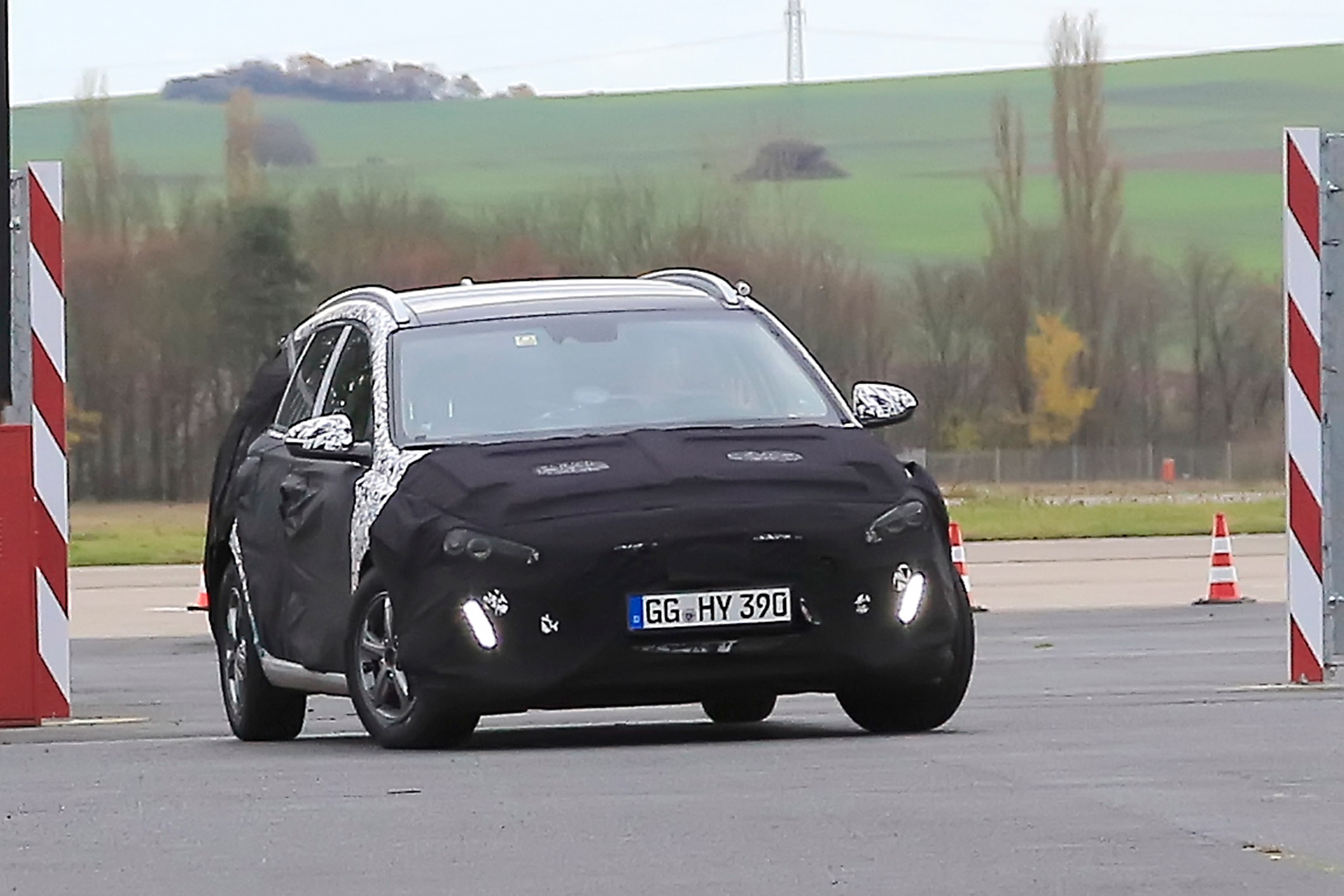 Hyundai i30 estate spy shots