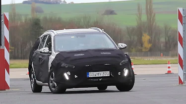 Hyundai i30 estate spy shots