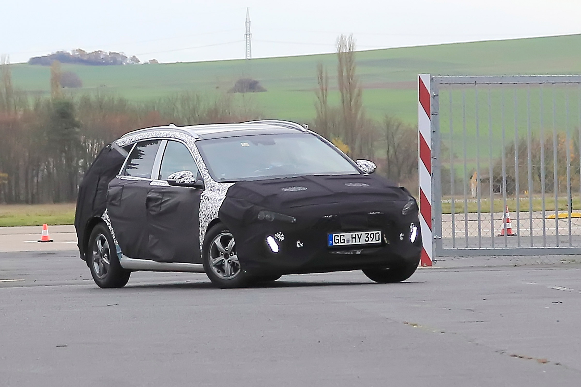 Hyundai i30 estate spy shots