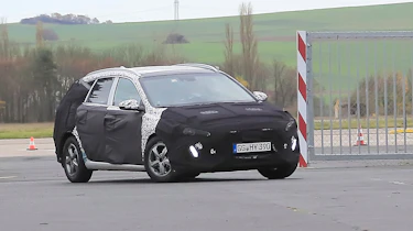 Hyundai i30 estate spy shots
