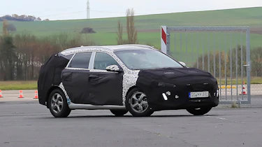 Hyundai i30 estate spy shots