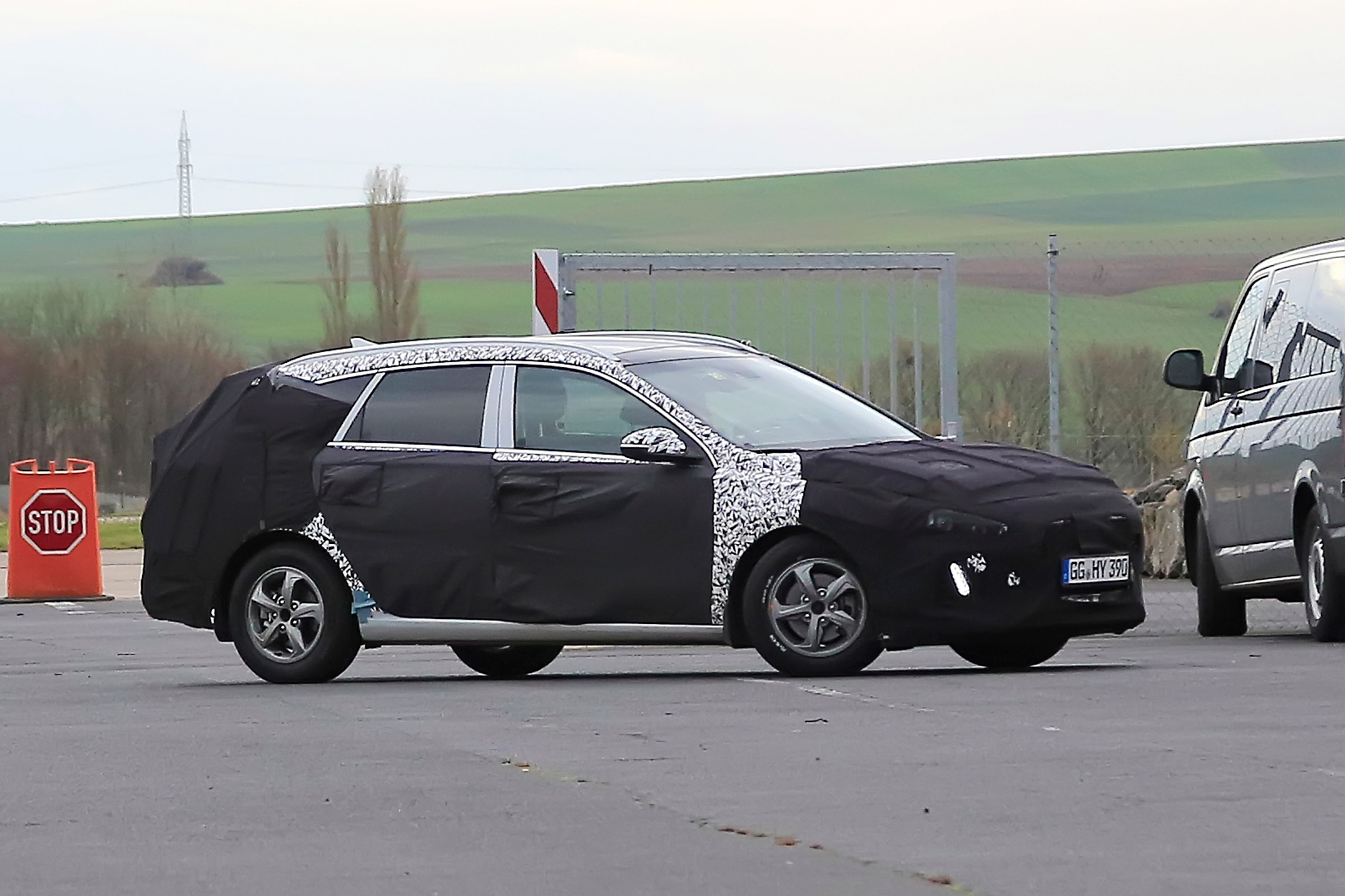 Hyundai i30 estate spy shots