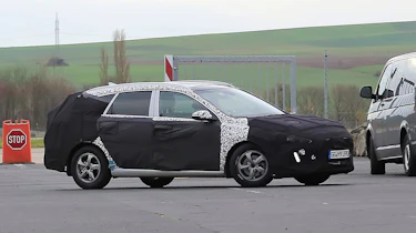 Hyundai i30 estate spy shots