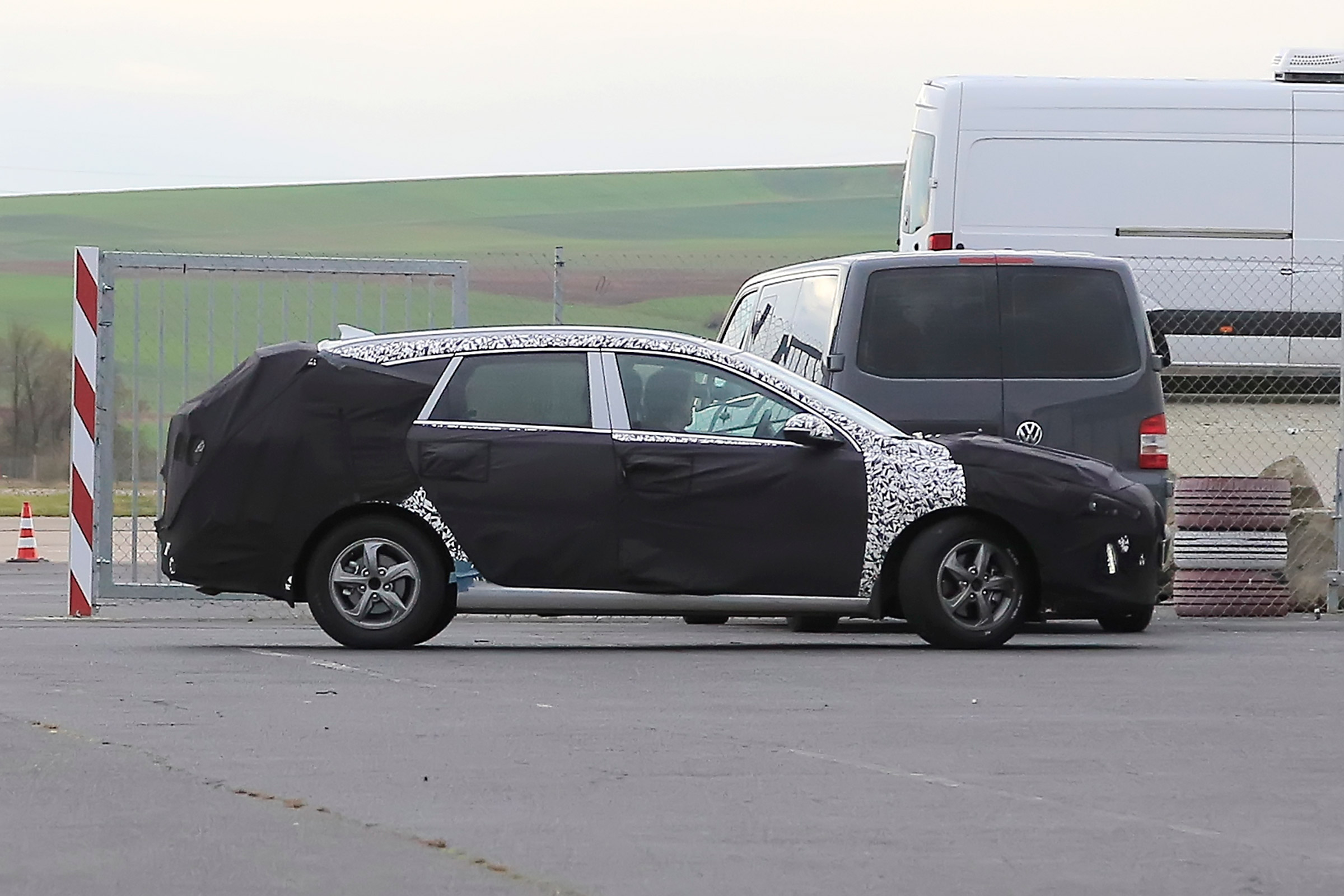 Hyundai i30 estate spy shots