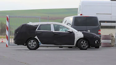 Hyundai i30 estate spy shots