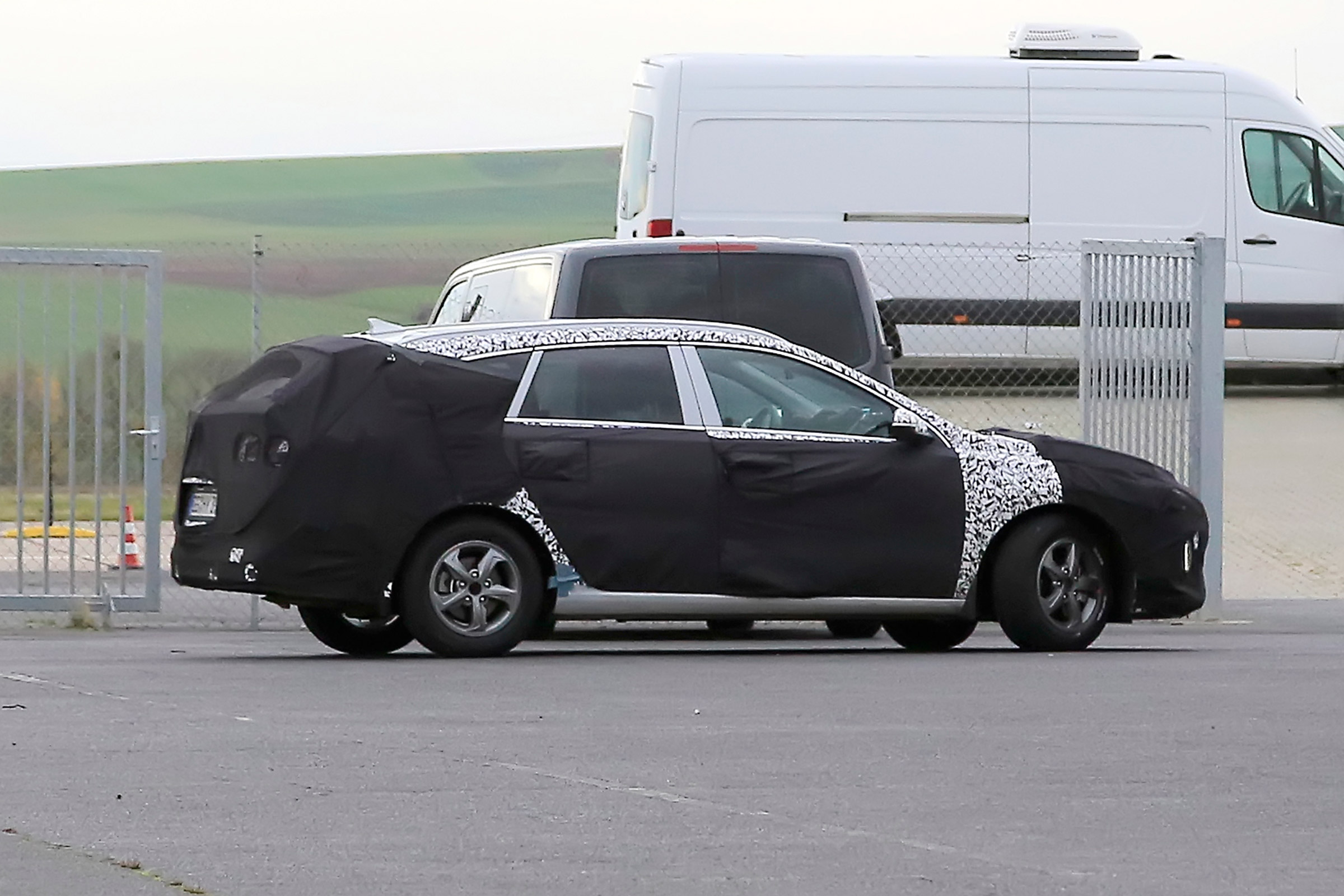 Hyundai i30 estate spy shots