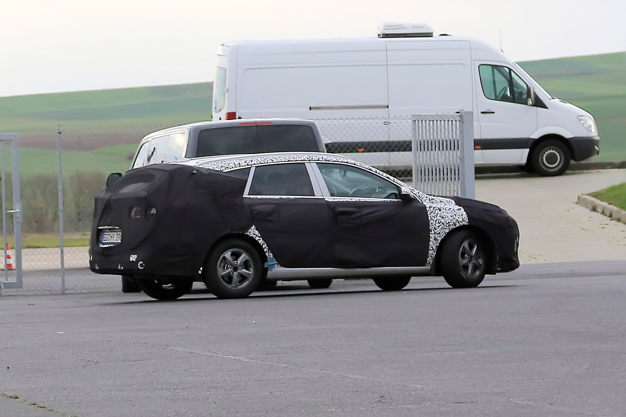 Hyundai i30 estate spy shots
