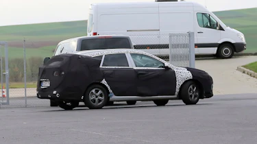 Hyundai i30 estate spy shots