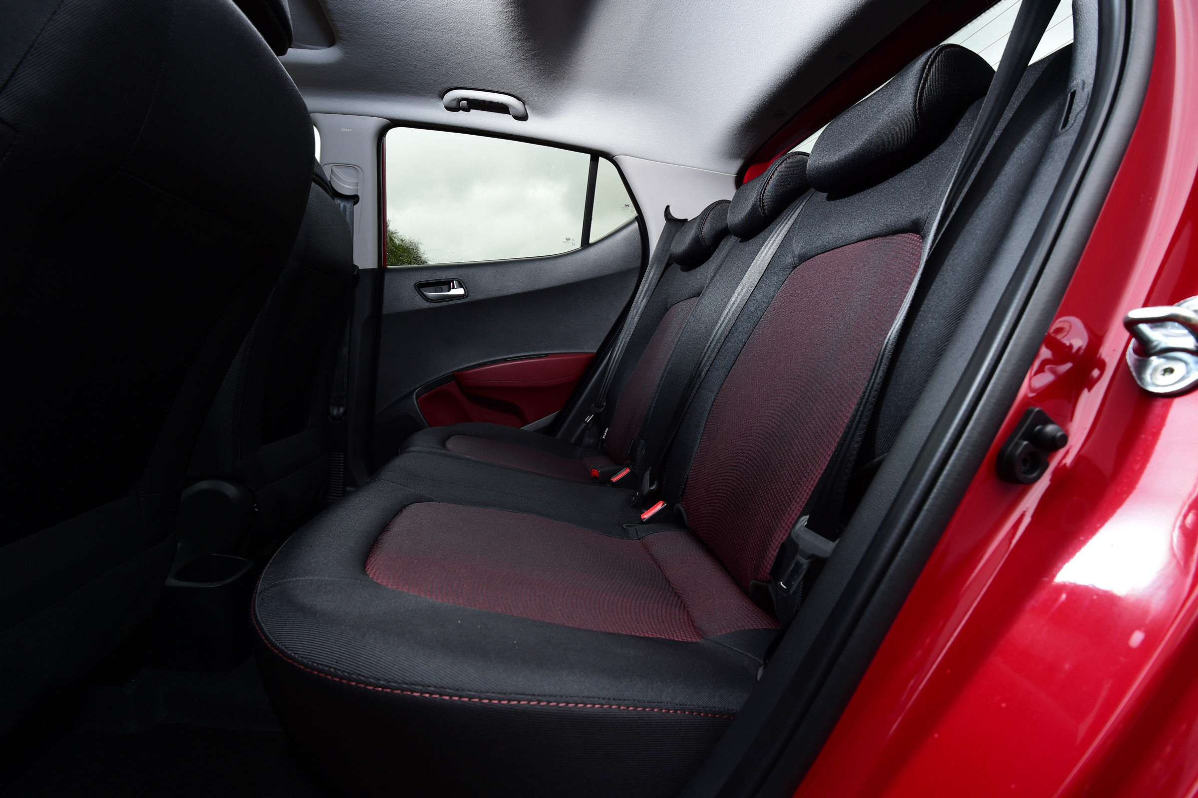 Hyundai i10 facelift 2017 - rear seats
