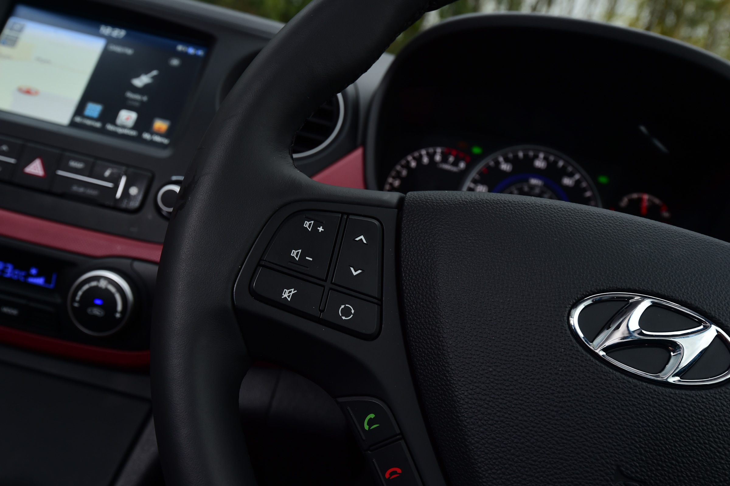 Hyundai i10 facelift 2017 - steering wheel