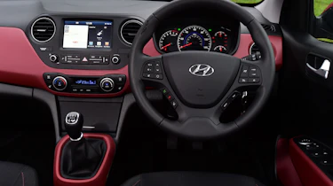 Hyundai i10 facelift 2017 - interior