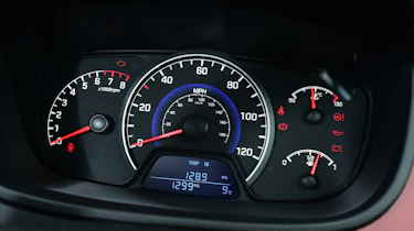 Hyundai i10 facelift 2017 - instruments