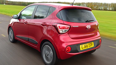 Hyundai i10 facelift 2017 - rear tracking