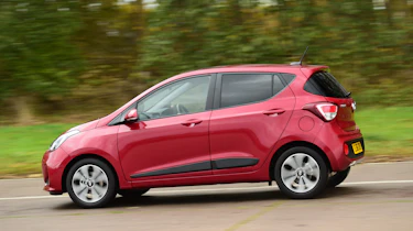 Hyundai i10 facelift 2017 - side tracking
