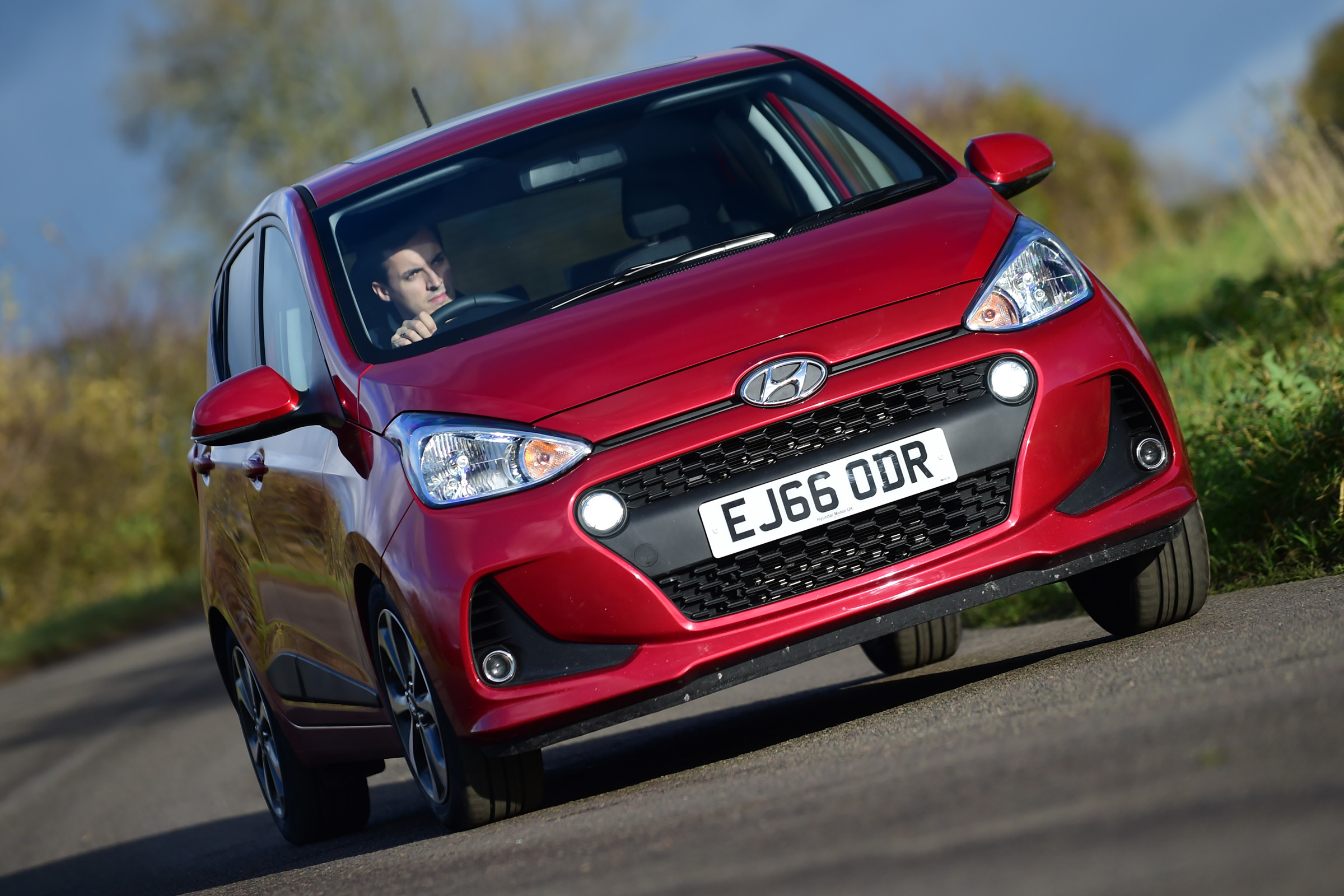 Hyundai i10 facelift 2017 - front cornering
