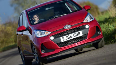 Hyundai i10 facelift 2017 - front cornering