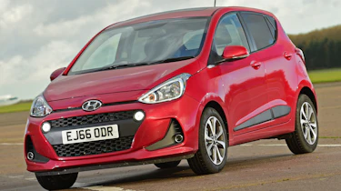 Hyundai i10 facelift 2017 - front quarter