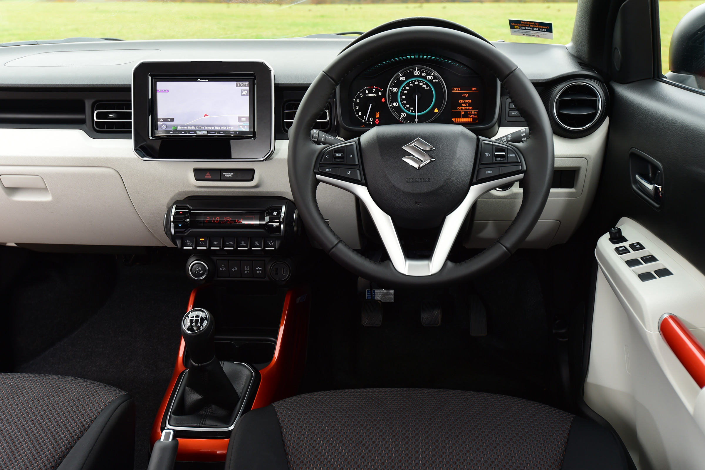 Suzuki Ignis 2016 - interior