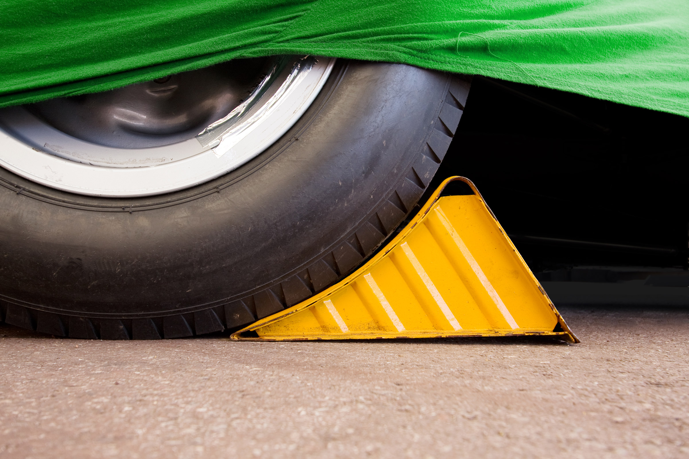 Hibernation feature - wheel chock
