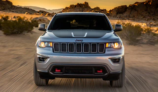 Jeep Grand Cherokee Trailhawk - front tracking
