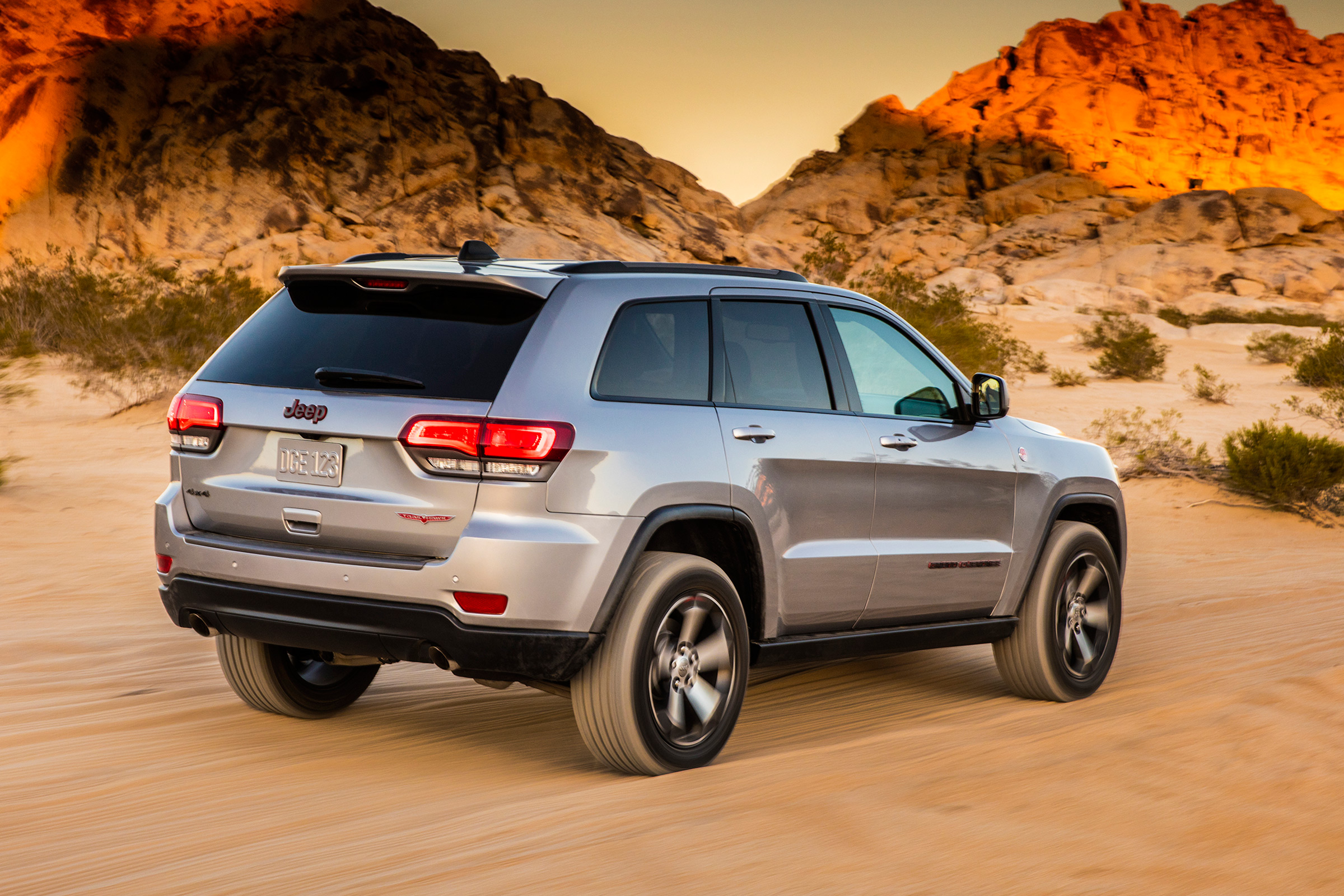 Jeep Grand Cherokee Trailhawk - rear tracking