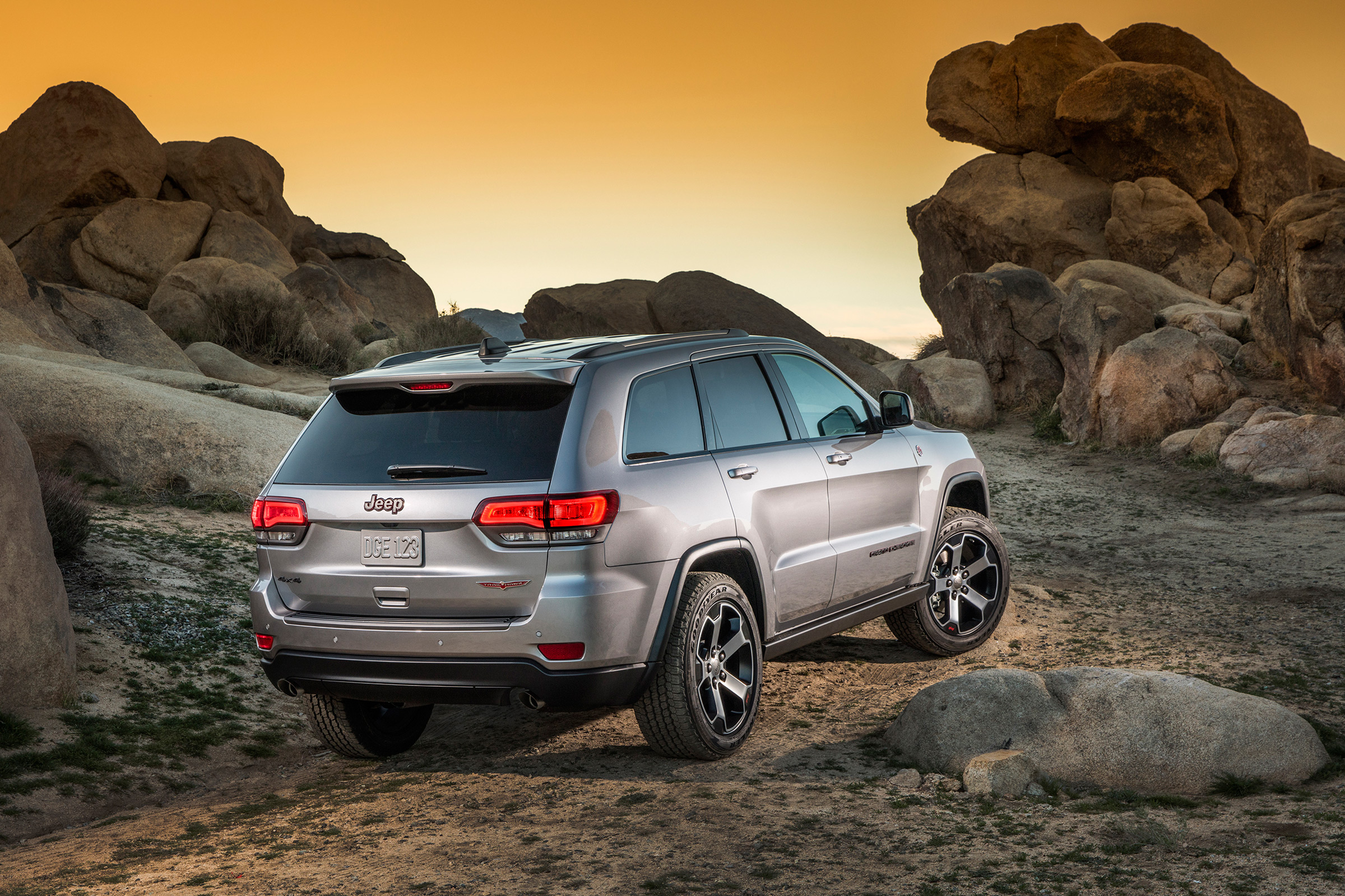 Jeep Grand Cherokee Trailhawk - rear quarter
