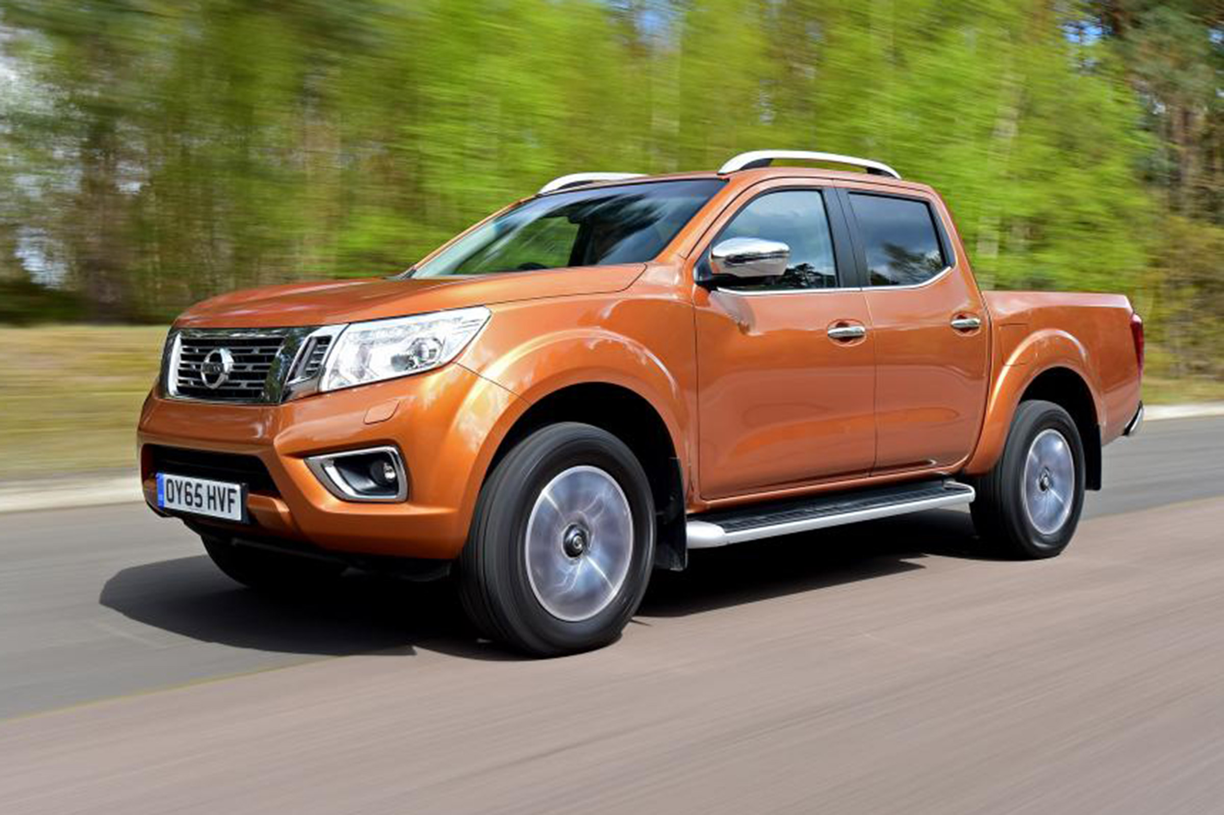 Nissan Navara - front