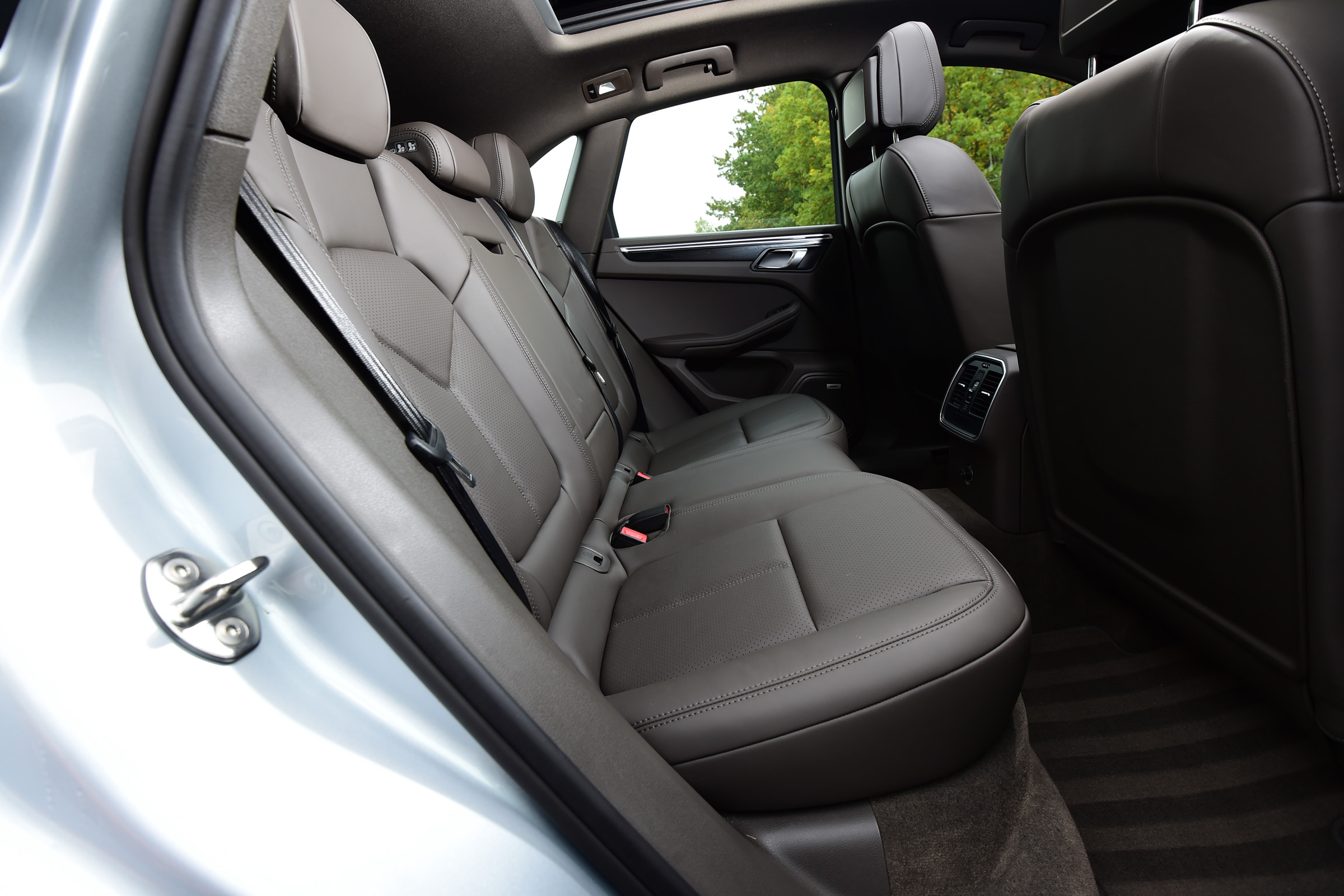 Porsche Macan S - rear seats