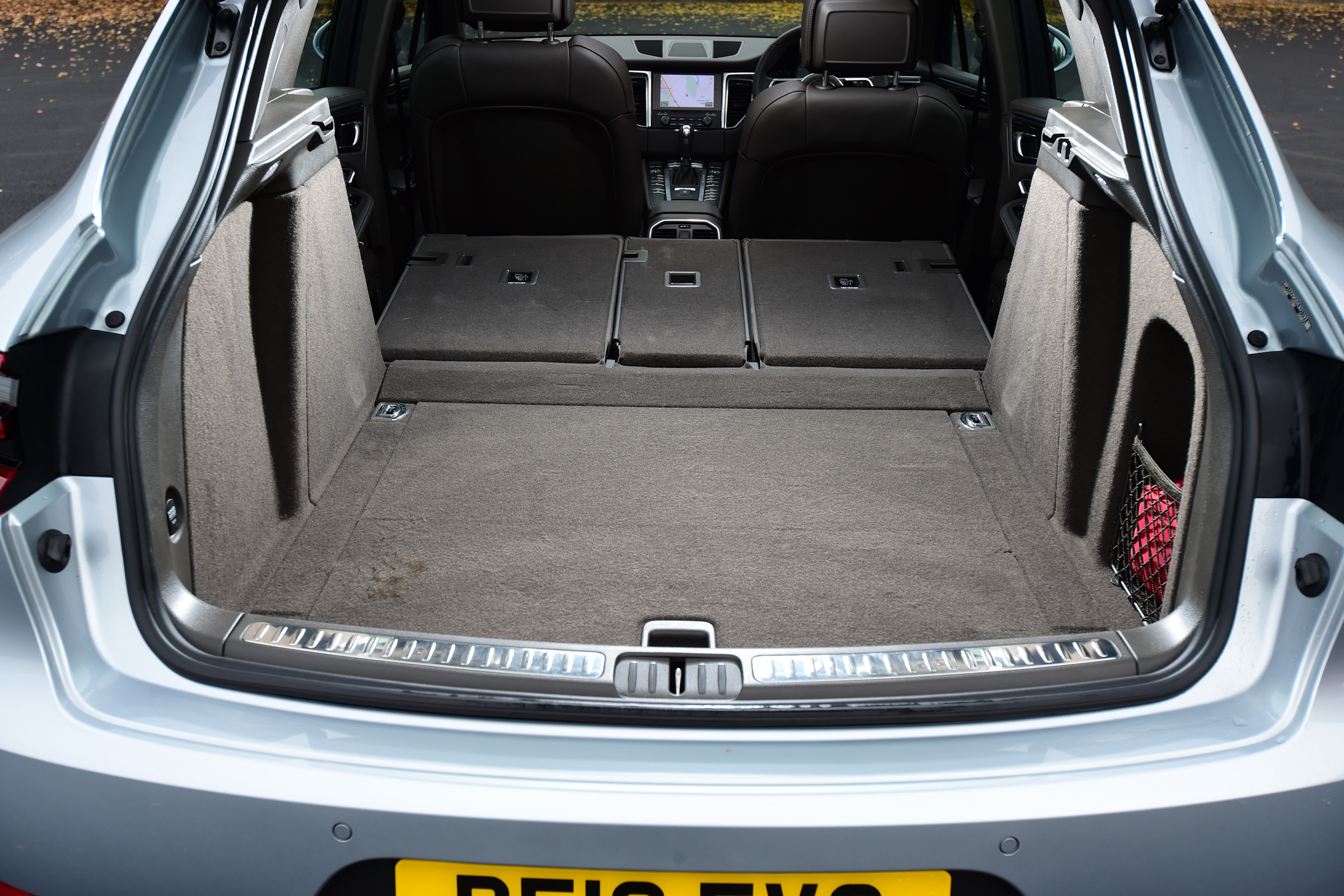 Porsche Macan S - boot seats down