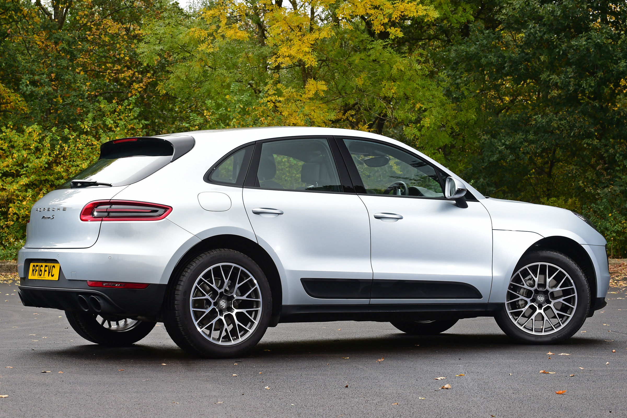 Porsche Macan S - rear quarter