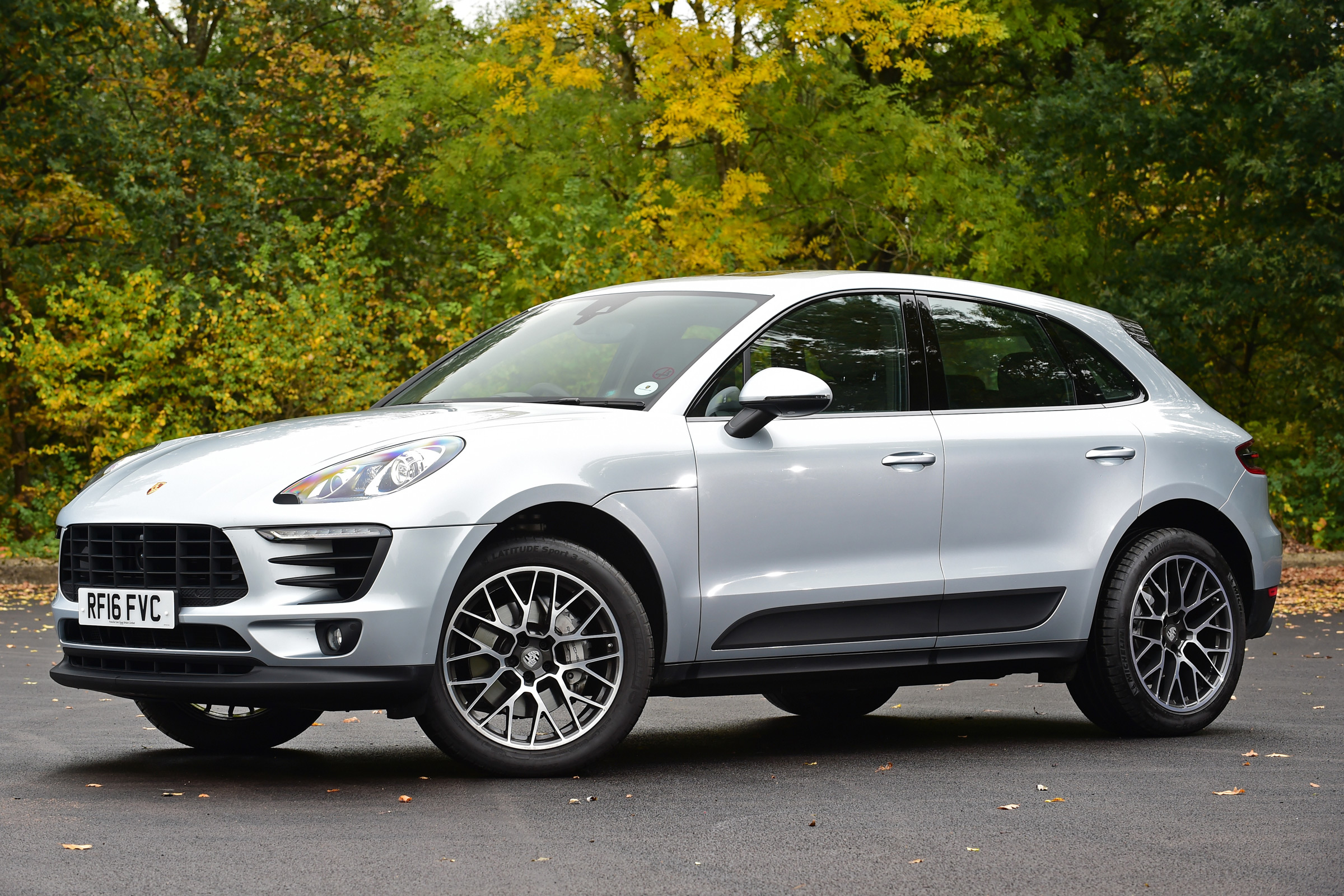 Porsche Macan S - front quarter