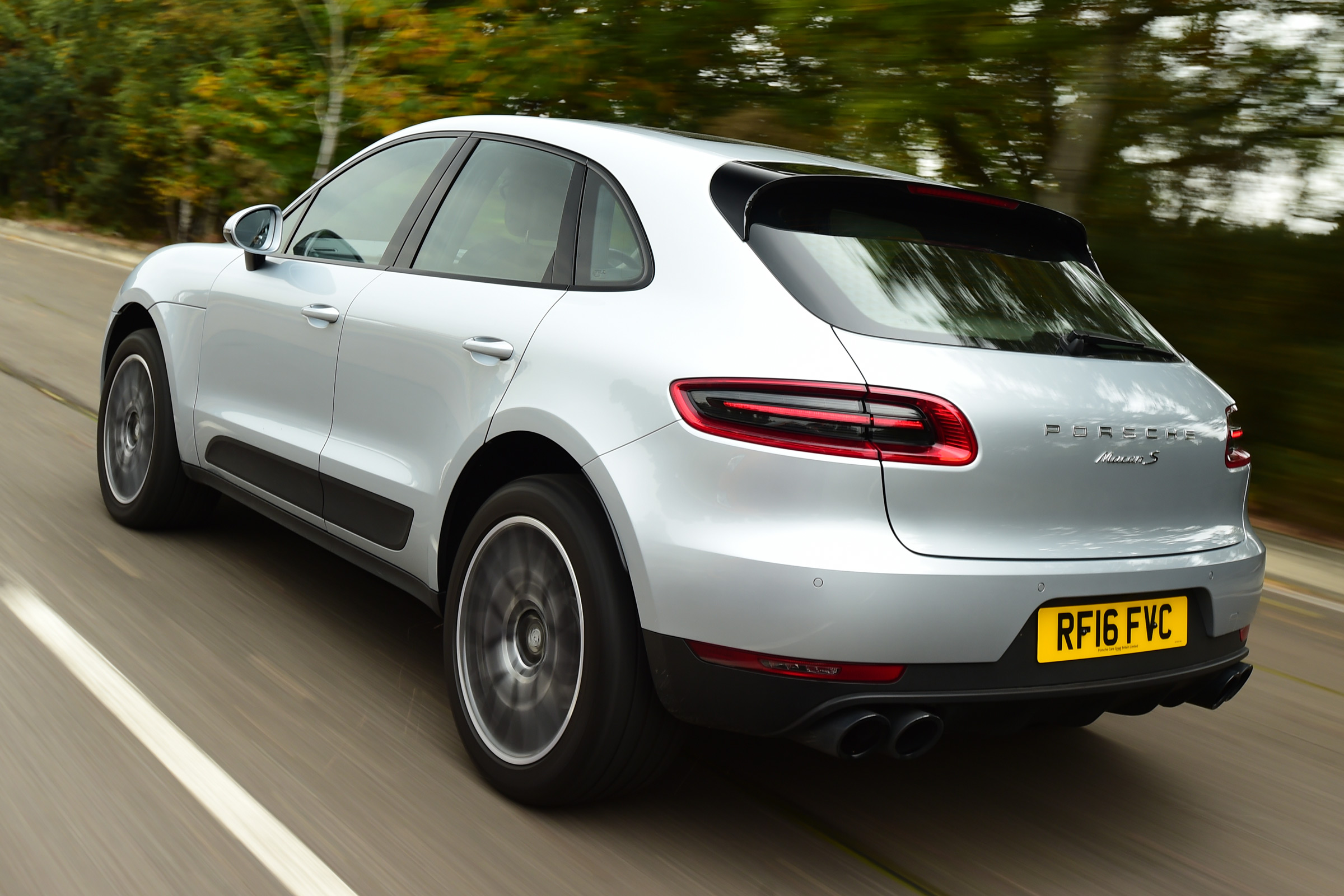 Porsche Macan S - rear tracking