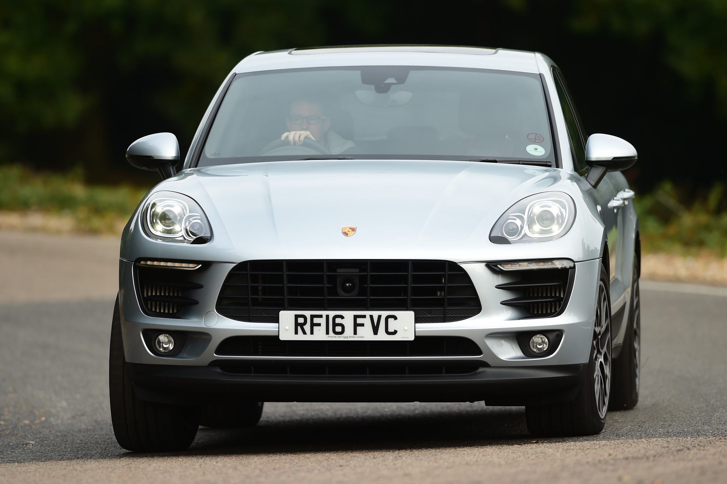 Porsche Macan S - front cornering