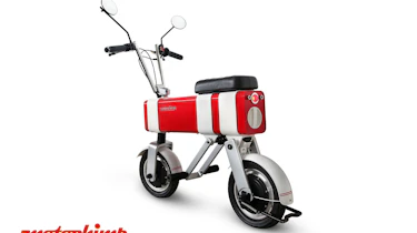Motochimp white backdrop