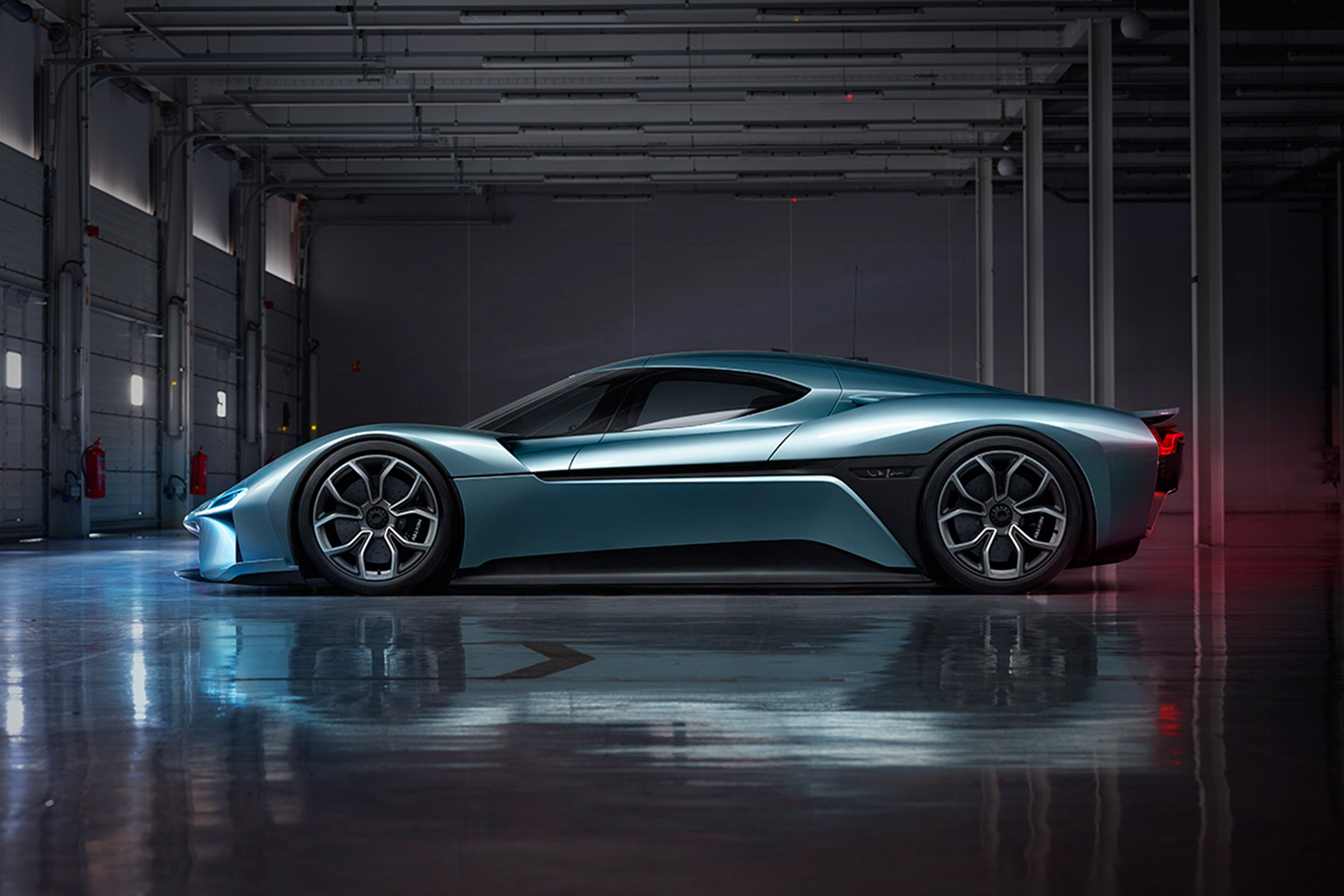 NextEV NIO EP9 electric hypercar - side